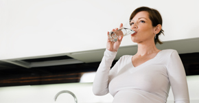 agua, hidratación durante el embarazo, alcohol