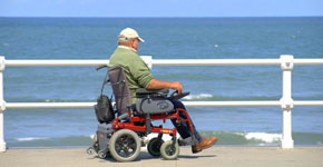 efectos del calor, ancianos, mayores, silla de ruedas